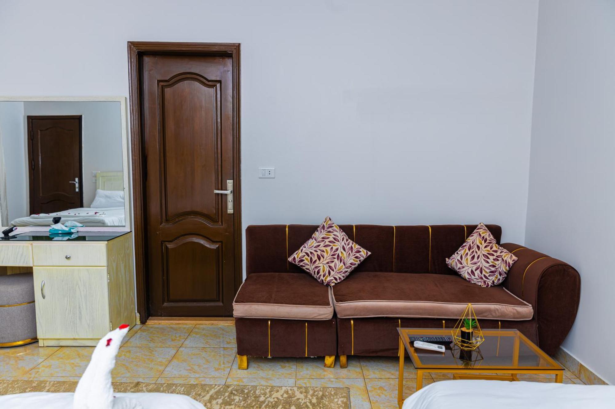 Pyramids Land Palace Kafrat al Jabal Exterior photo